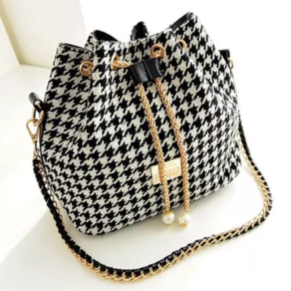 Handbags - Houndstooth BUCKET purse gold chain shoulder BAG